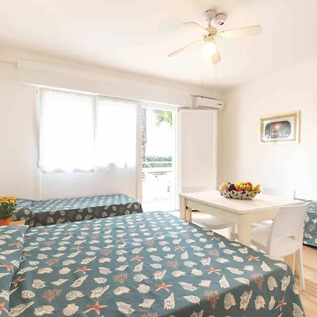 Apartamento Quiet Near The - Beahost Lignano Sabbiadoro